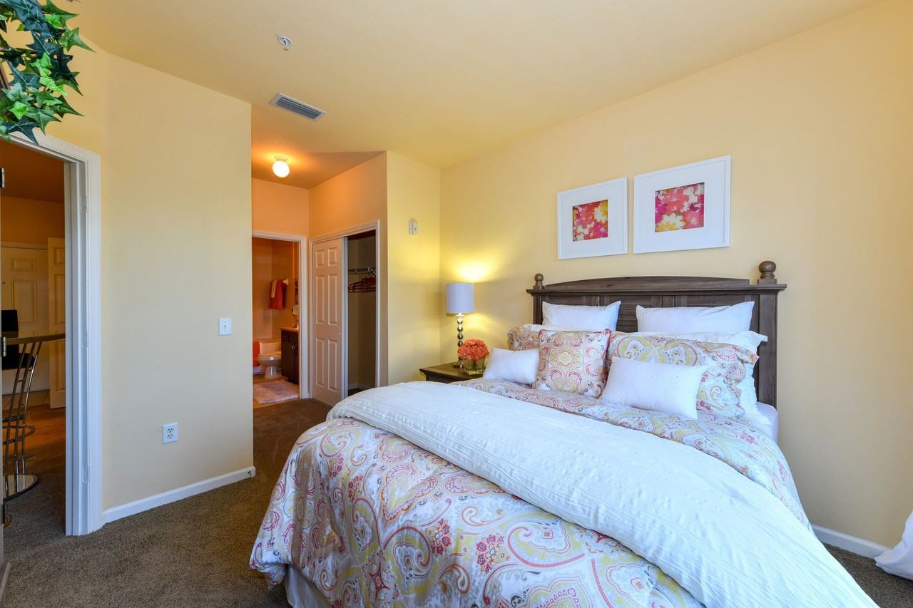 Courtney Isles - Photo 7 of 50