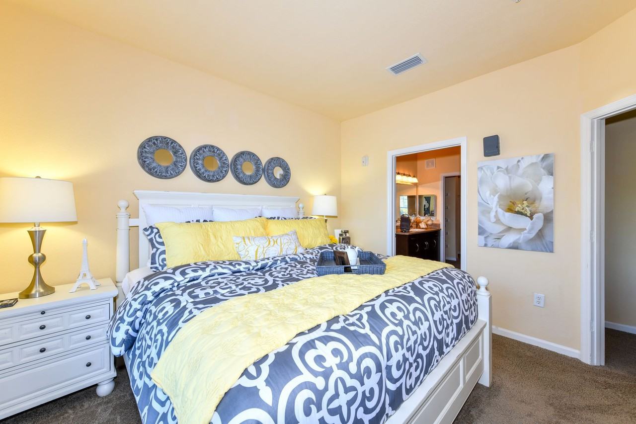 Courtney Isles - Photo 5 of 50