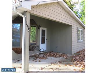 153 Forrest Ave - Photo 3 of 9