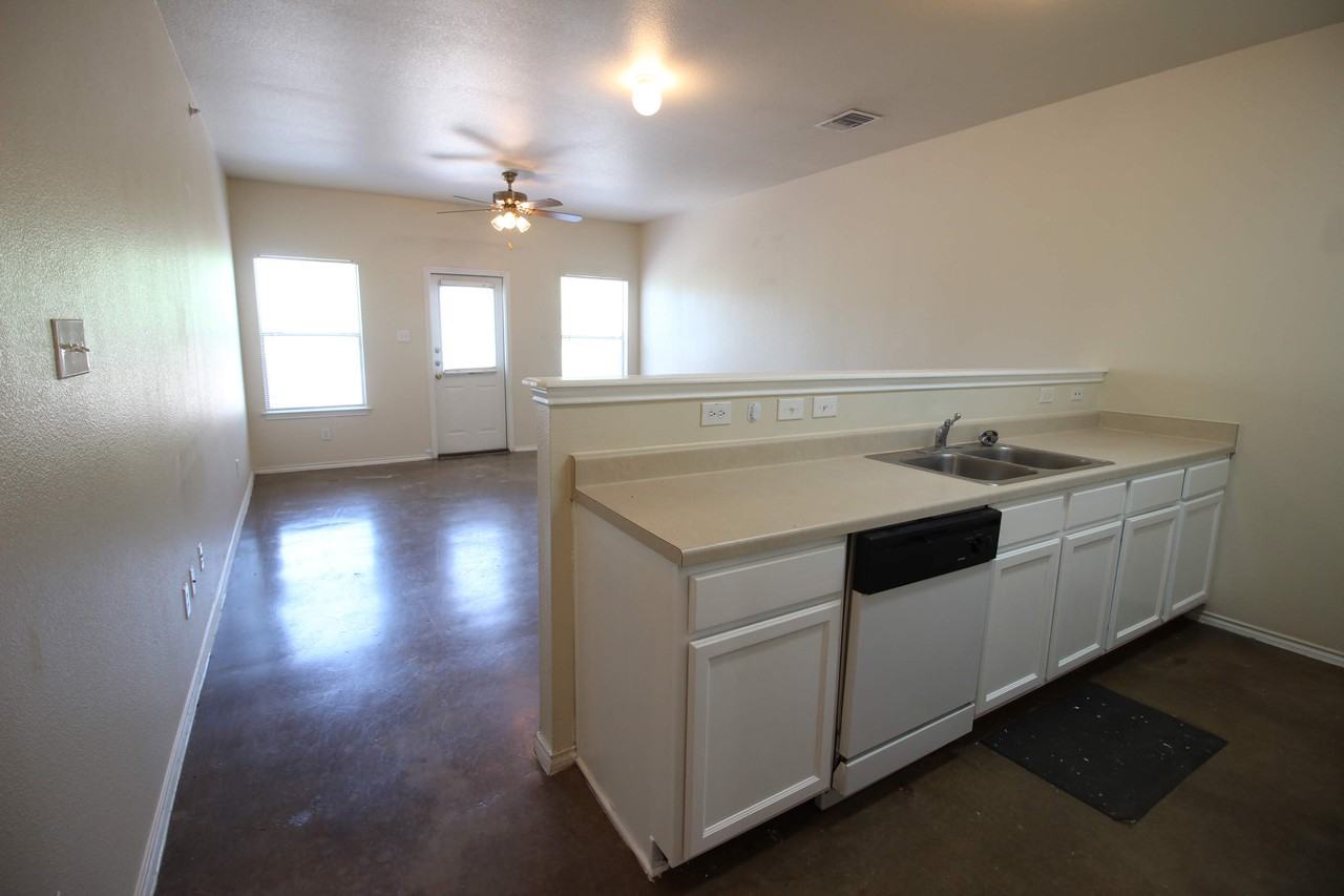 10807 Mathom Lndg - Photo 2 of 2