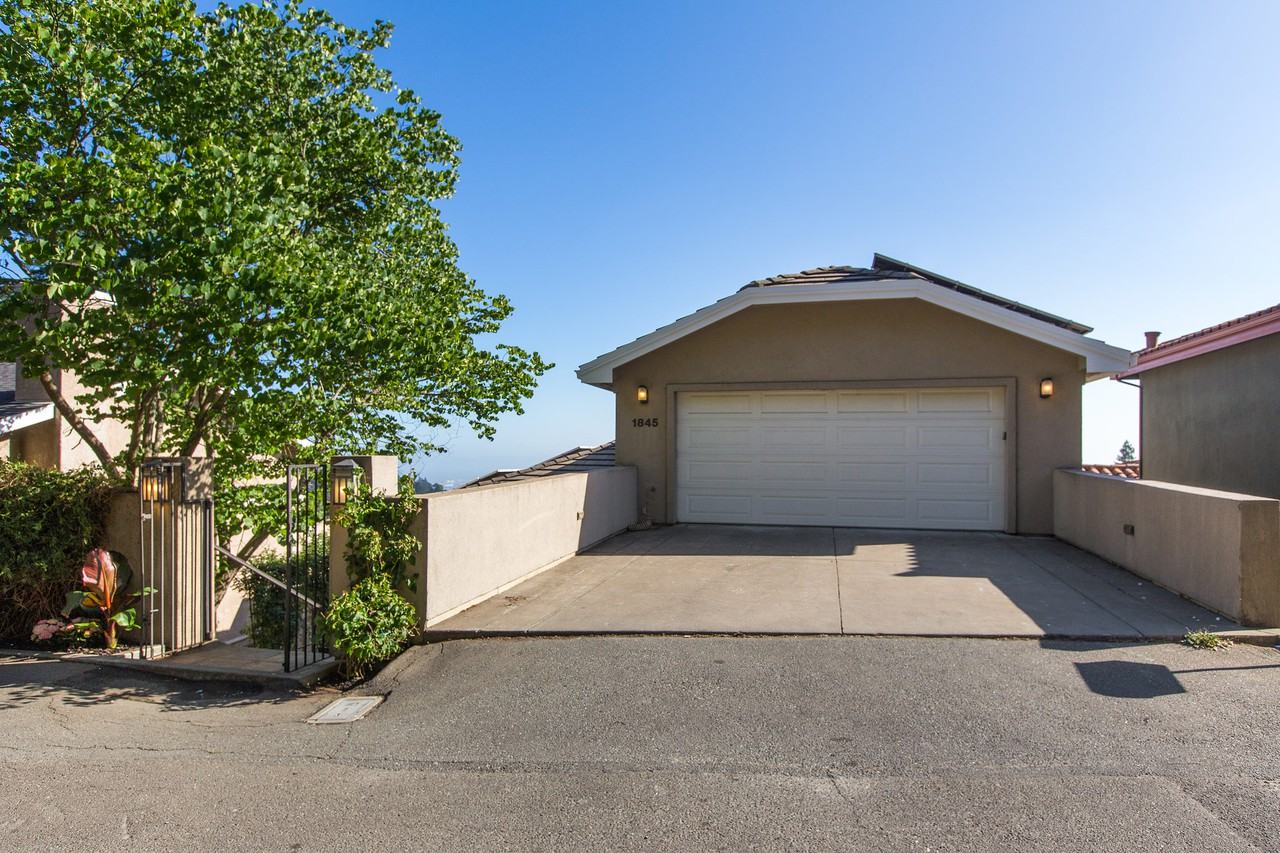 1845 Northwood Ct - Photo 2 of 49