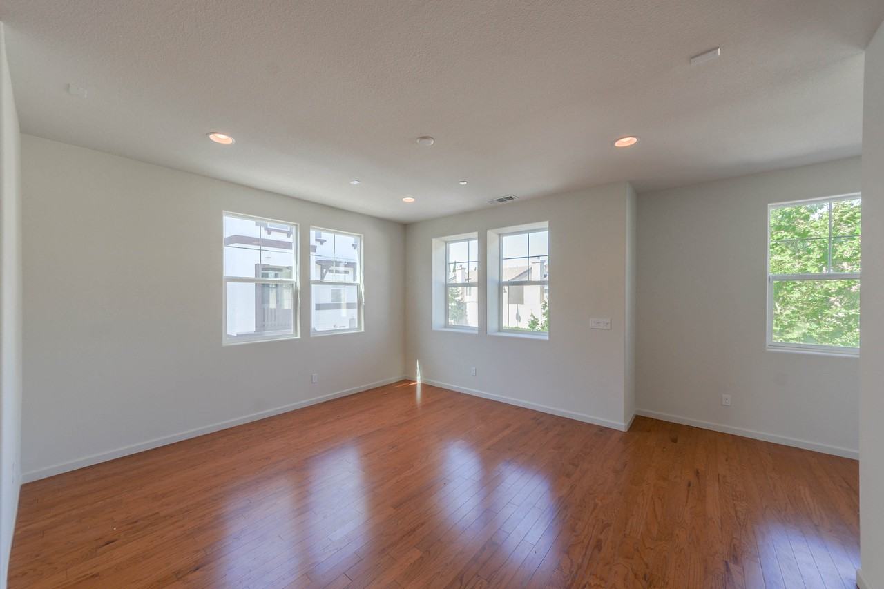 1115 White Peach Way - Photo 3 of 14