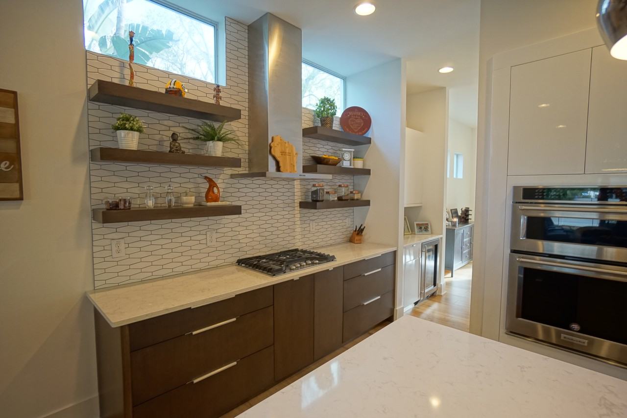 209 S Trask St - Photo 3 of 22