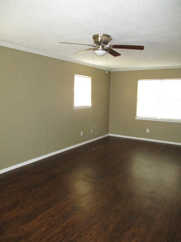 746 Rutgers Dr - Photo 3 of 18