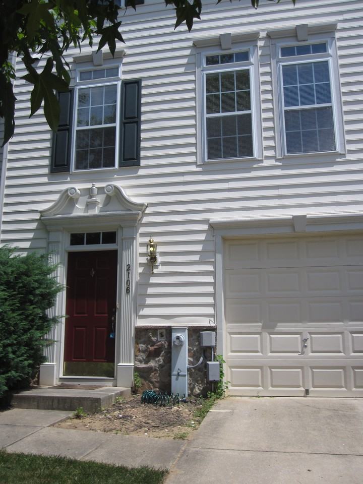 2106 Harrow Dr - Photo 2 of 19