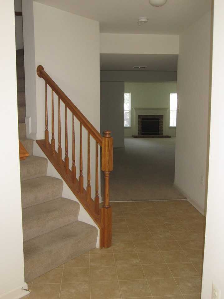 2106 Harrow Dr - Photo 3 of 19