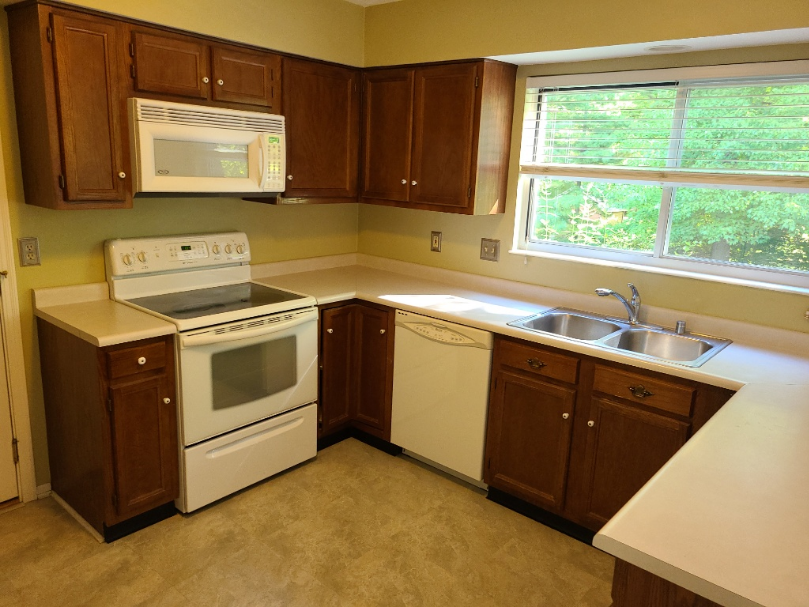 1776 Wexwood Ln - Photo 3 of 15