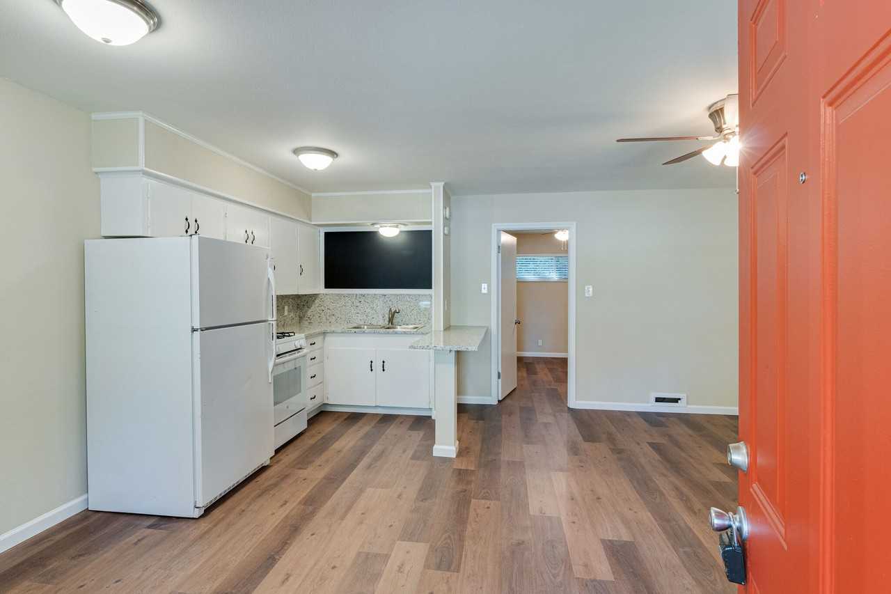 601 W College St - Photo 2 of 25