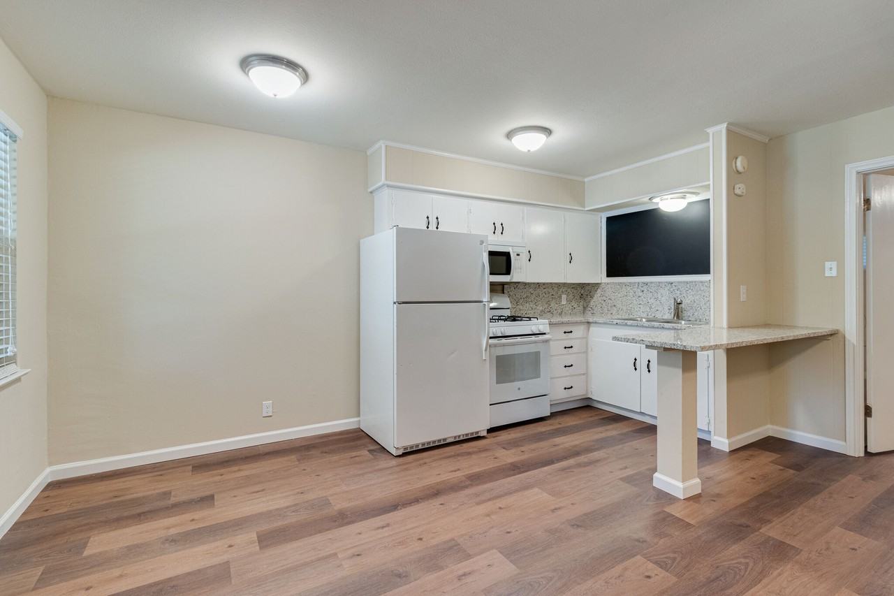 601 W College St - Photo 7 of 25