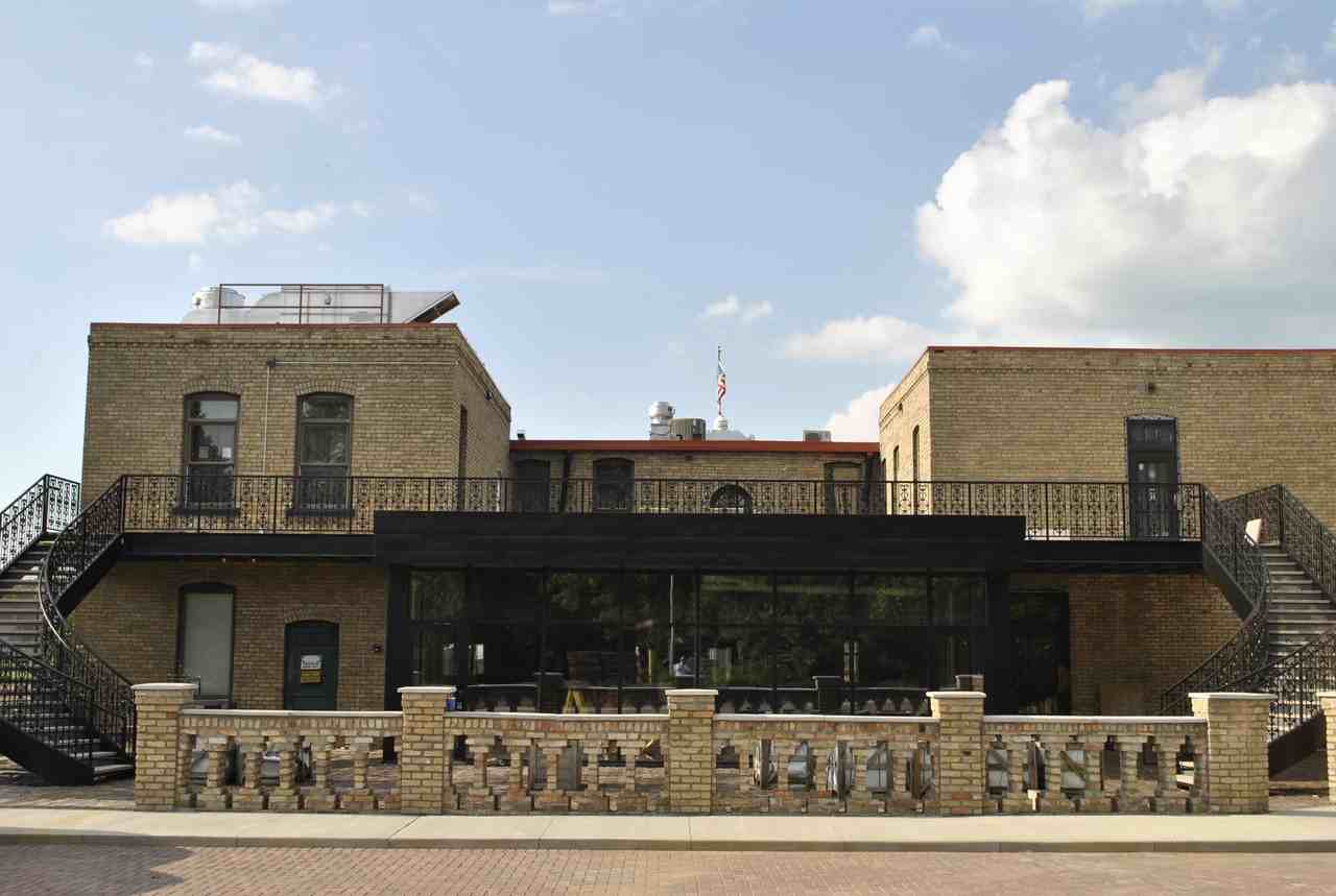 212 Main St W - Photo 2 of 10