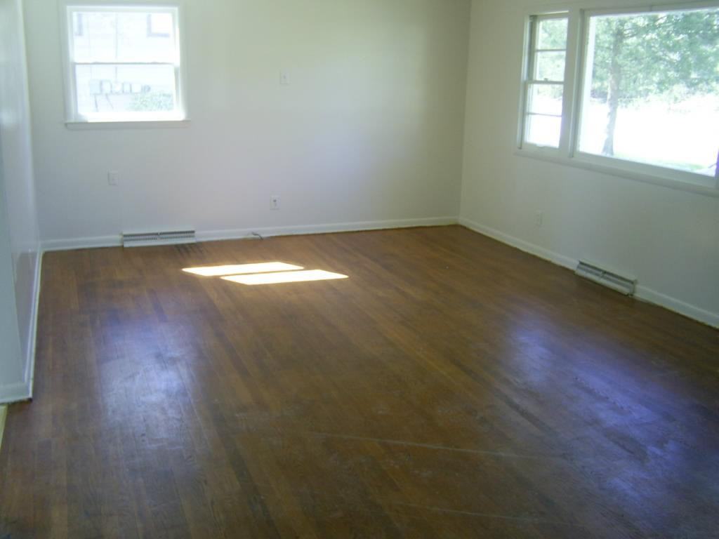 1004 Woodnell St - Photo 4 of 7