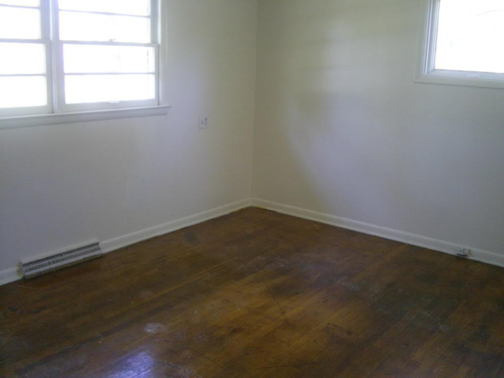 1004 Woodnell St - Photo 5 of 7