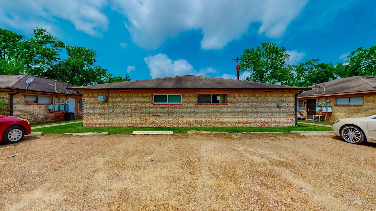 206 Lynn Dr - Photo 2 of 26