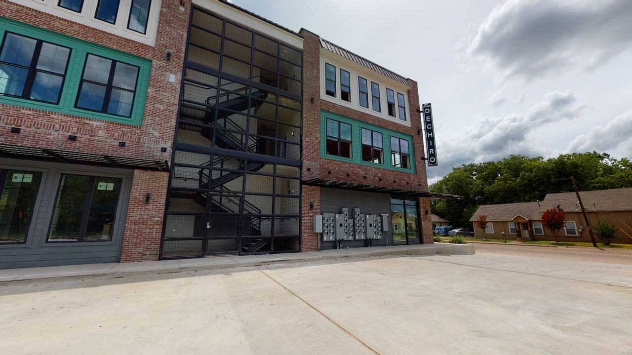 305 W 27Th St - Photo 3 of 4