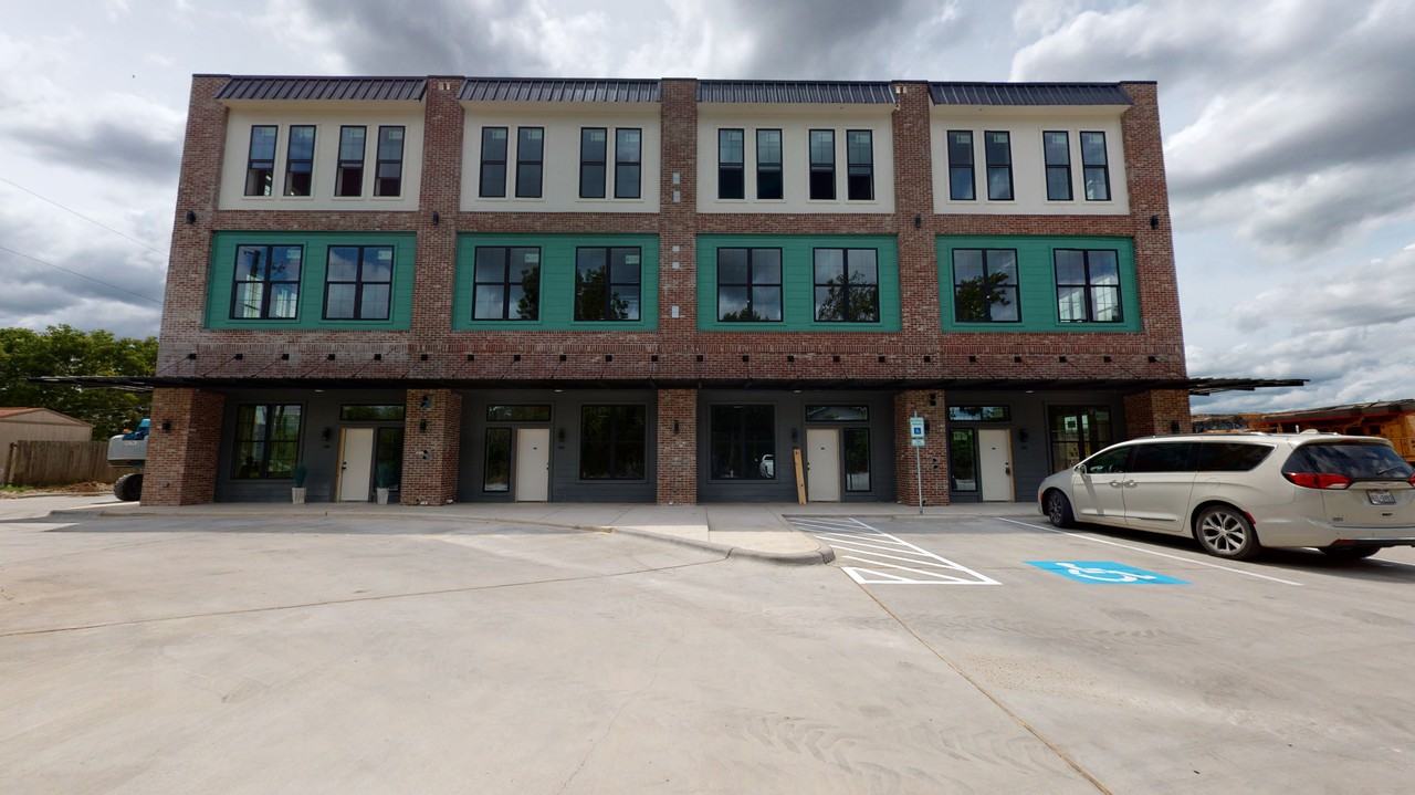 305 W 27Th St - Photo 4 of 4