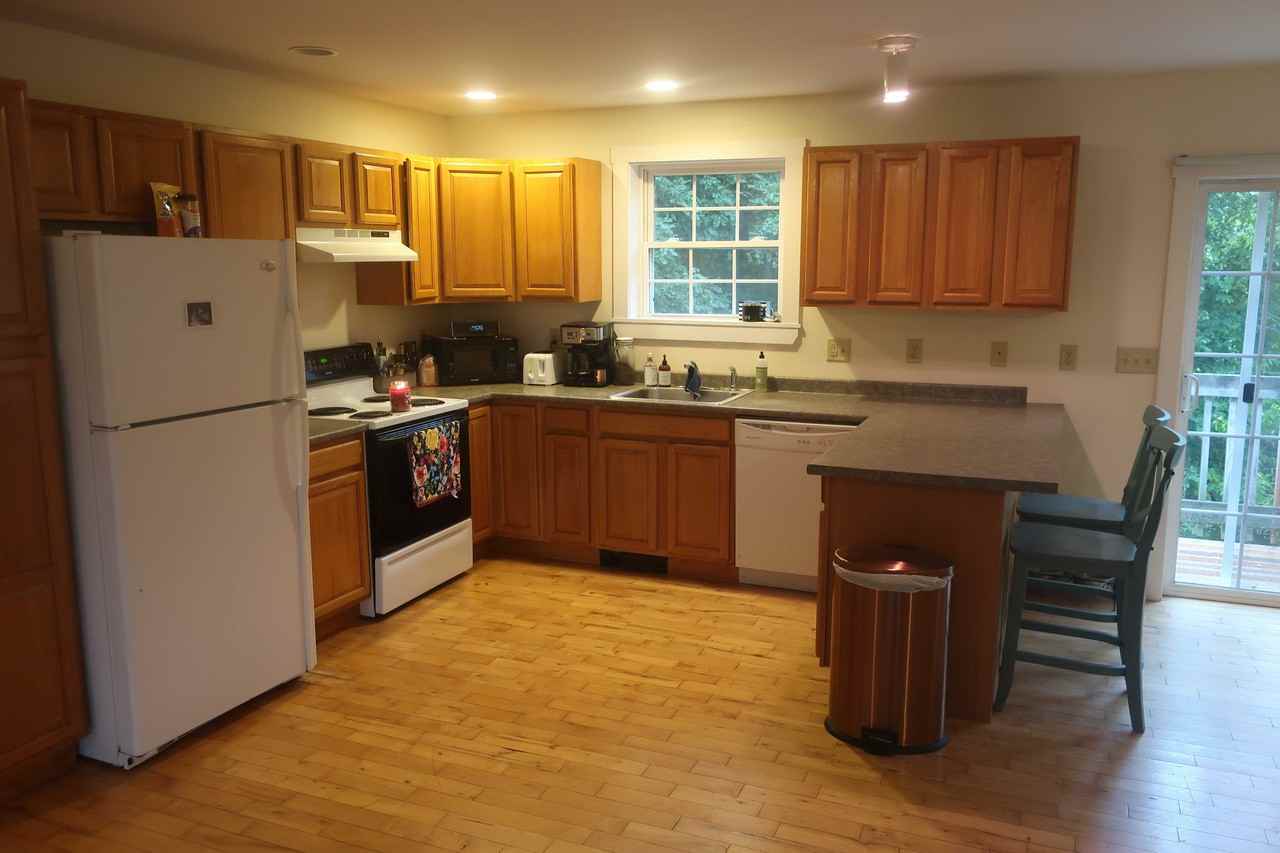 325 Old County Rd - Photo 3 of 16