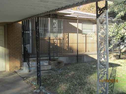 521 SW 10th St - Photo 3 of 12