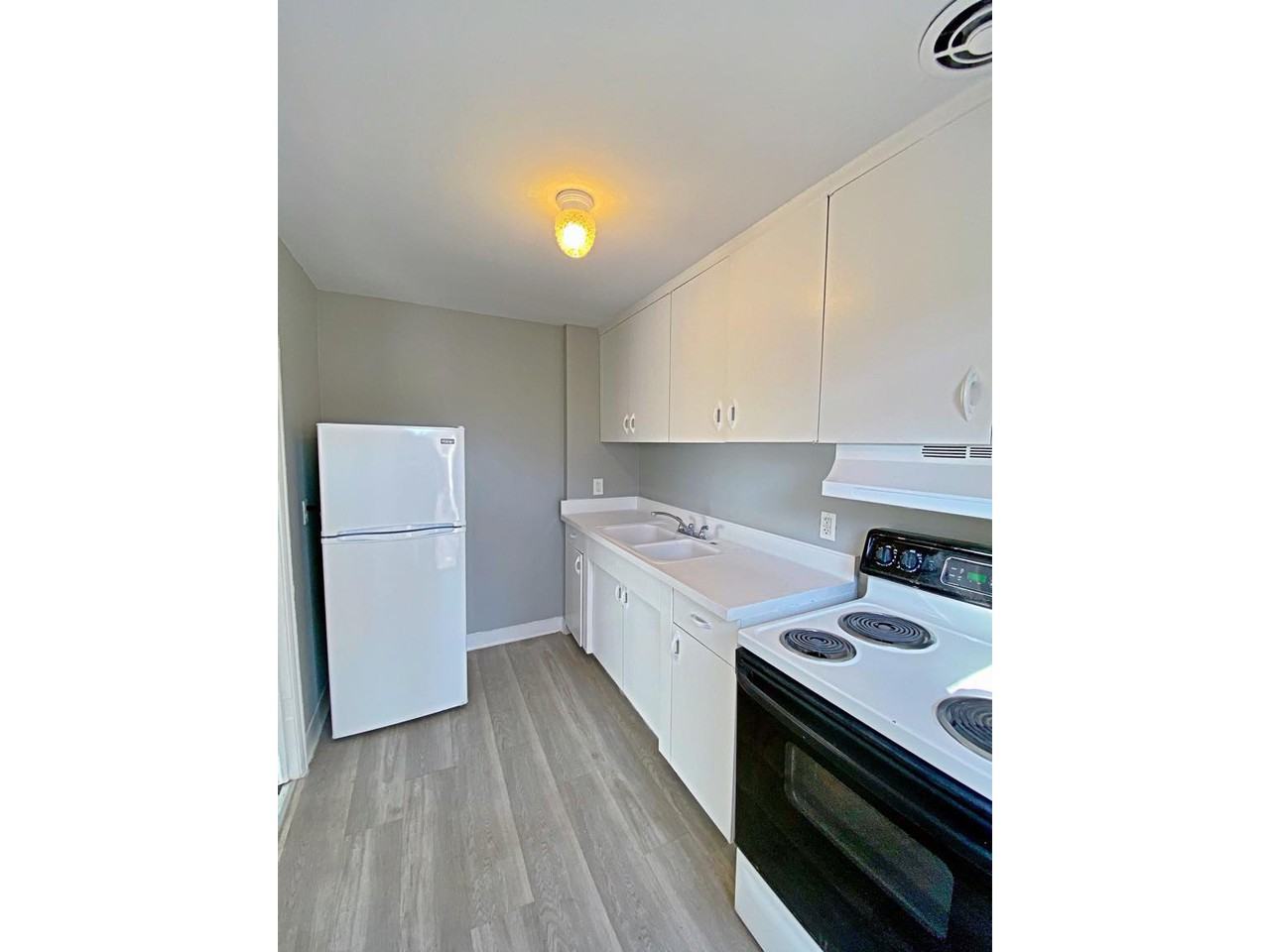 5136 Northwest Radial Highway #2 - Photo 3 of 13