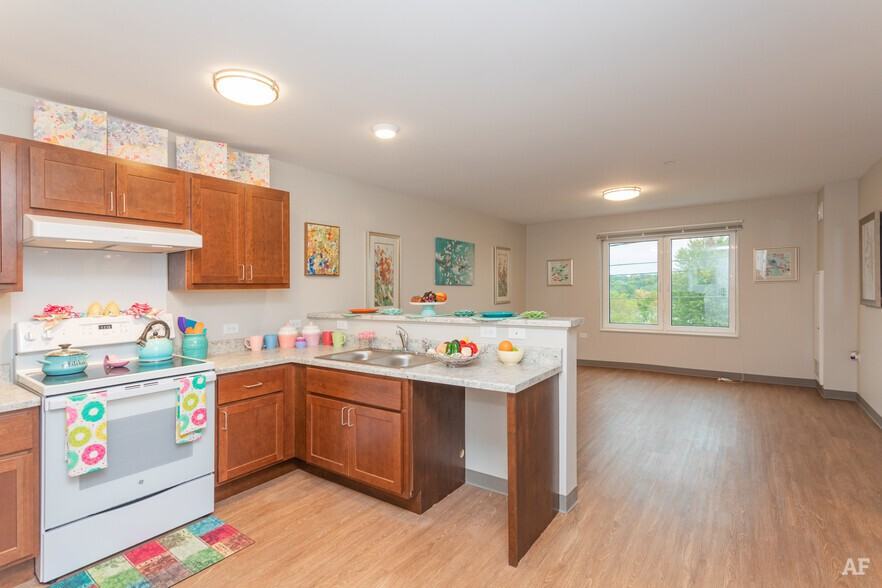 Fox River Crossing - Photo 3 of 19