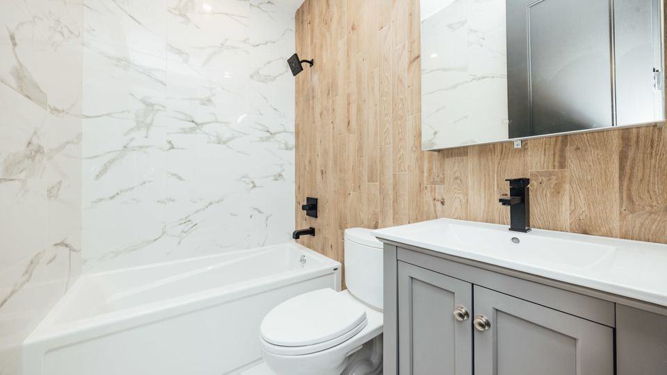 2 large Bedroom duplex with private backyard! - Photo 2 of 11
