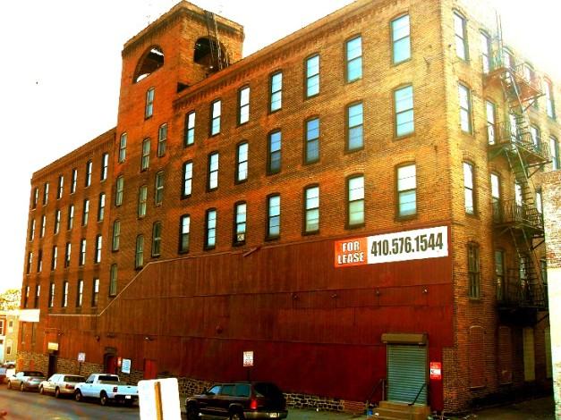 208 S Pulaski St - Photo 3 of 6