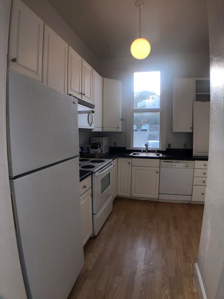 1107 Oak St - Photo 2 of 25