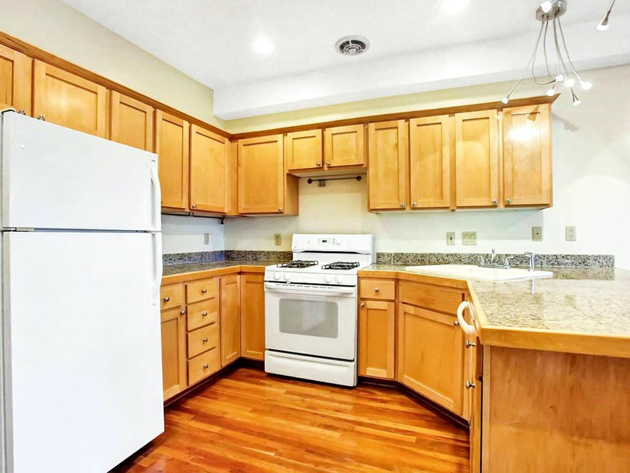 4527 Se 40th Ave - Photo 2 of 22