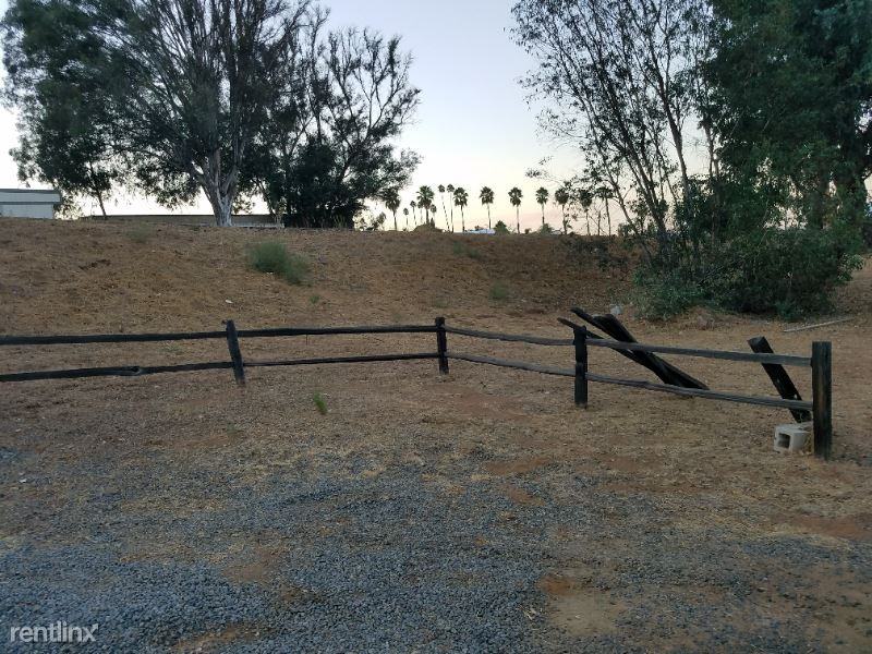 13096 Aurora Dr - Photo 3 of 27