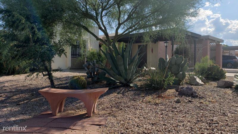 328 N Calle Del Chancero