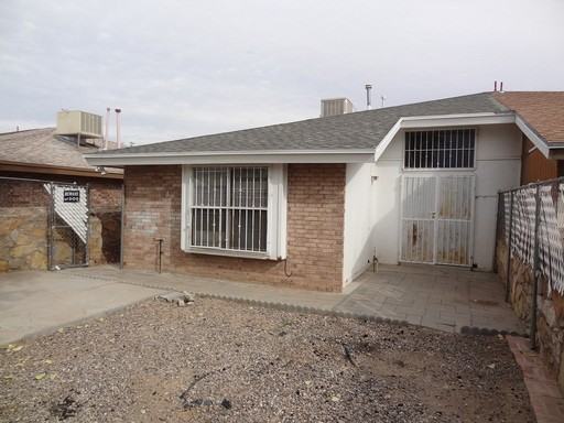 11376 Lake Erie Dr - Photo 3 of 18