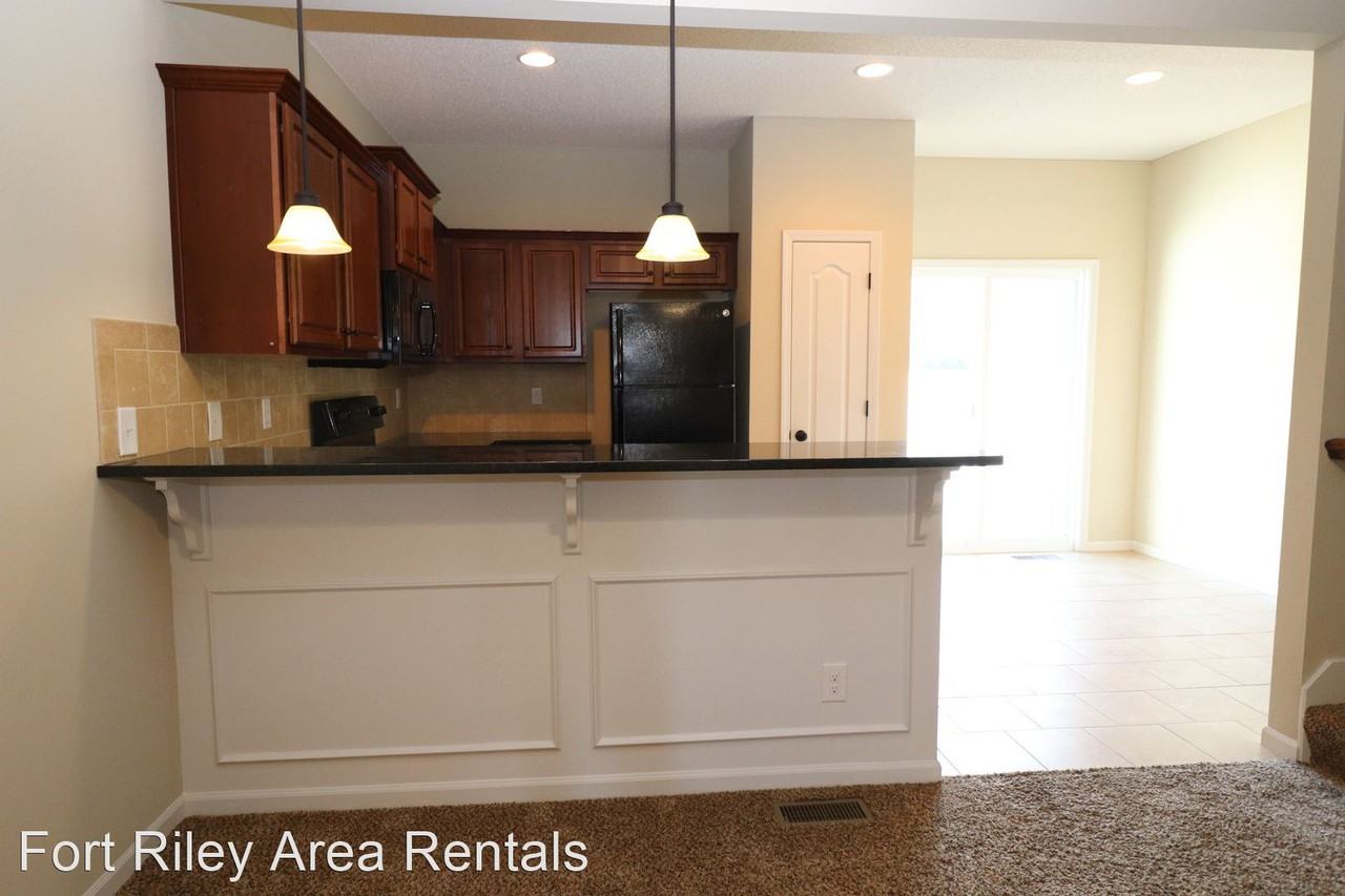 1615 N 127th St - Photo 2 of 15