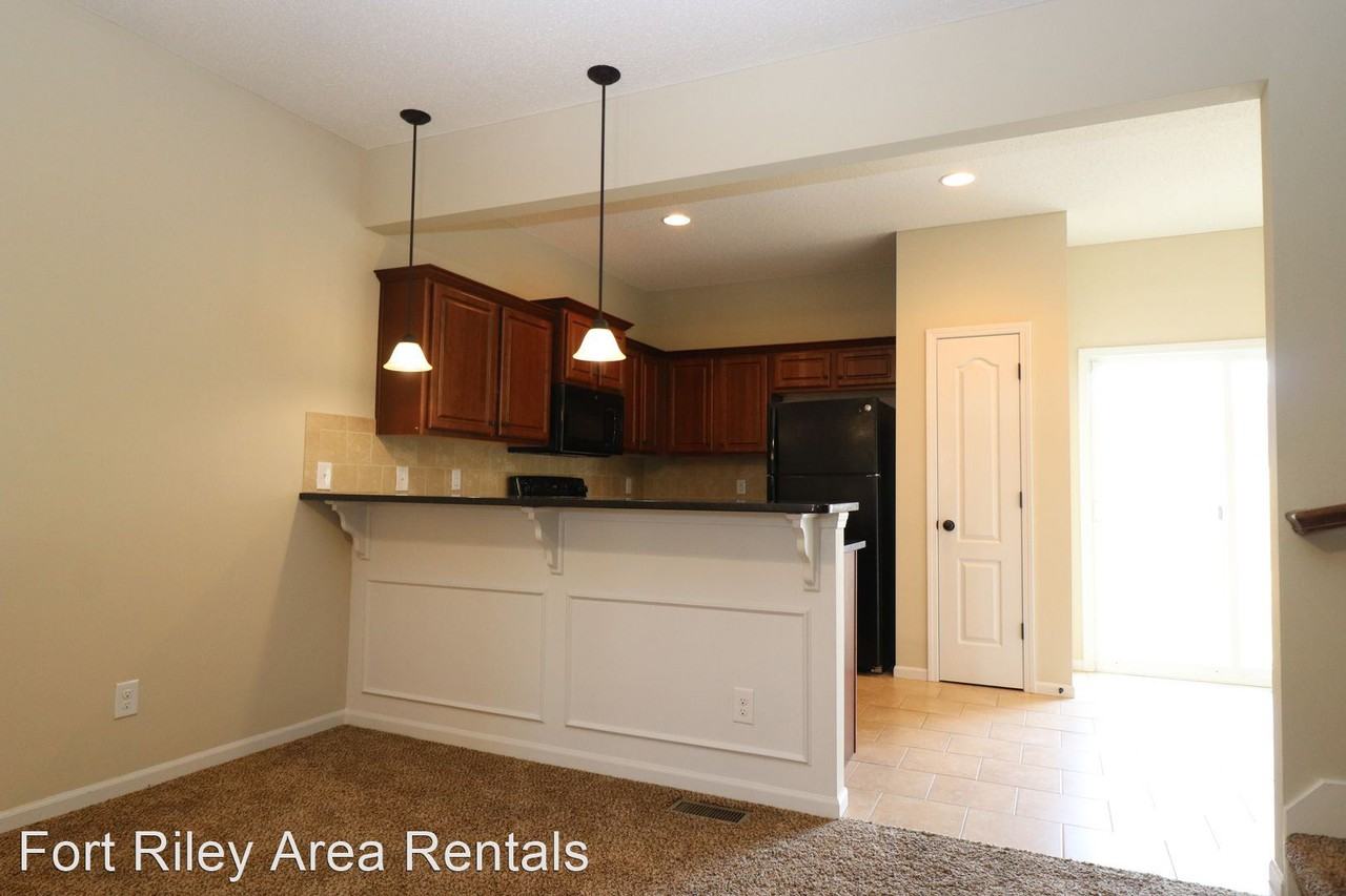 1615 N 127th St - Photo 3 of 15