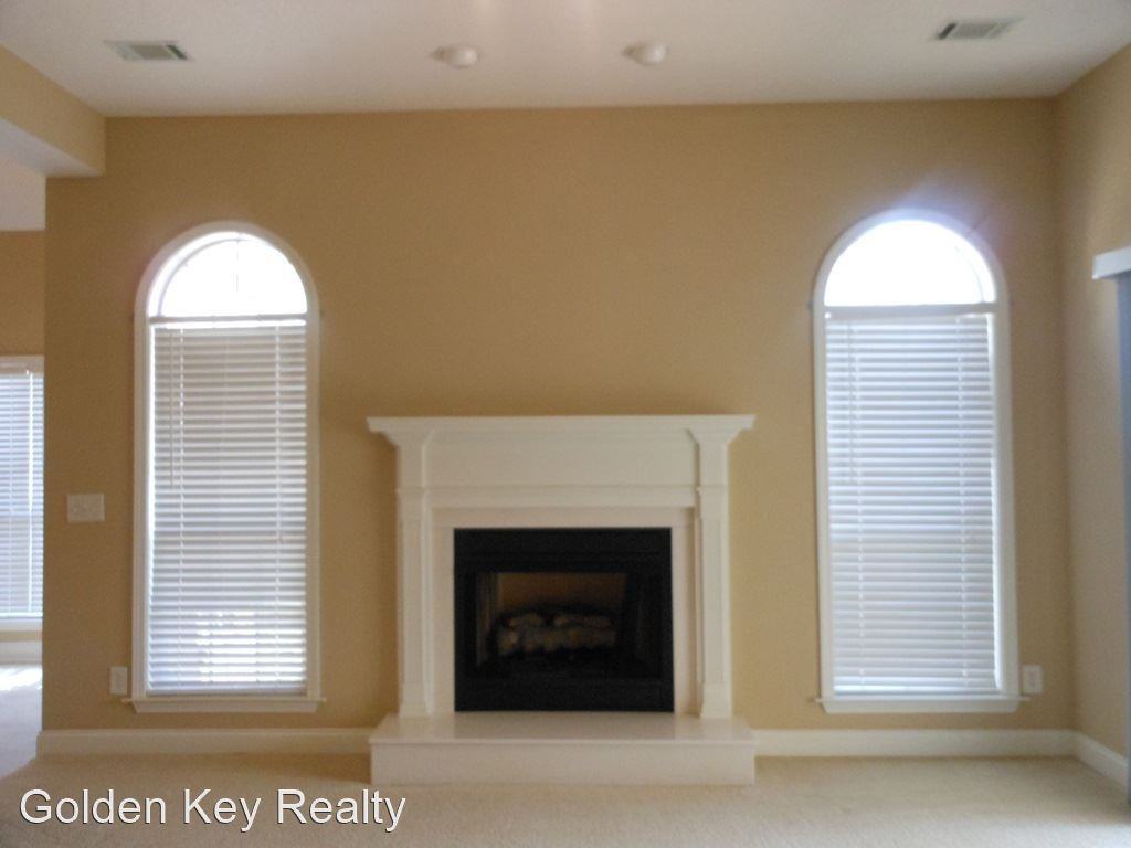 218 Carrington Ln - Photo 2 of 4