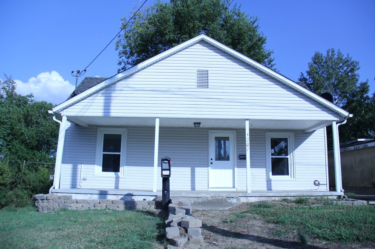 1207 Newton Ave - Photo 2 of 18