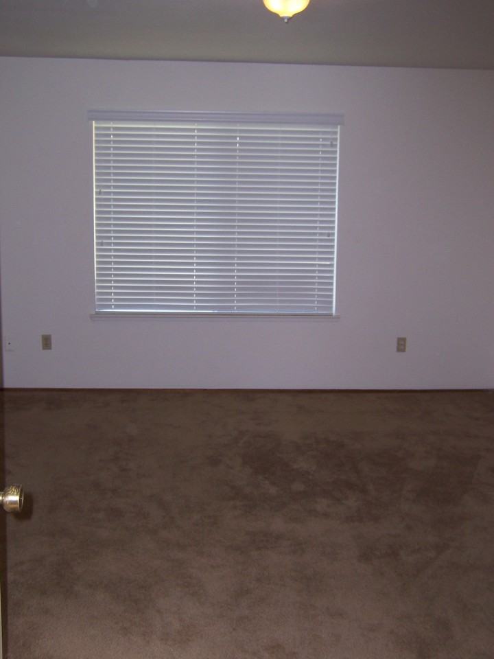 1201 Hampshire Ct - Photo 3 of 21