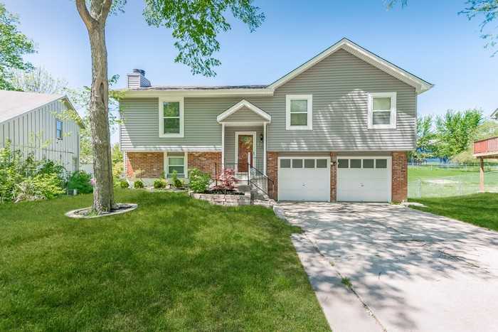 706 Autumn Dr - Photo 2 of 9
