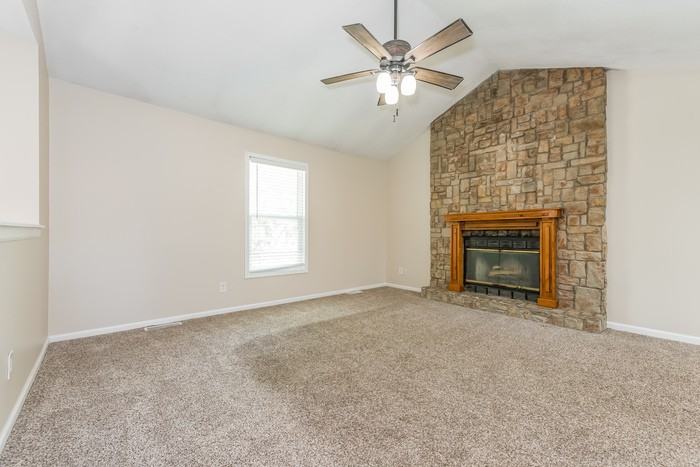706 Autumn Dr - Photo 3 of 9