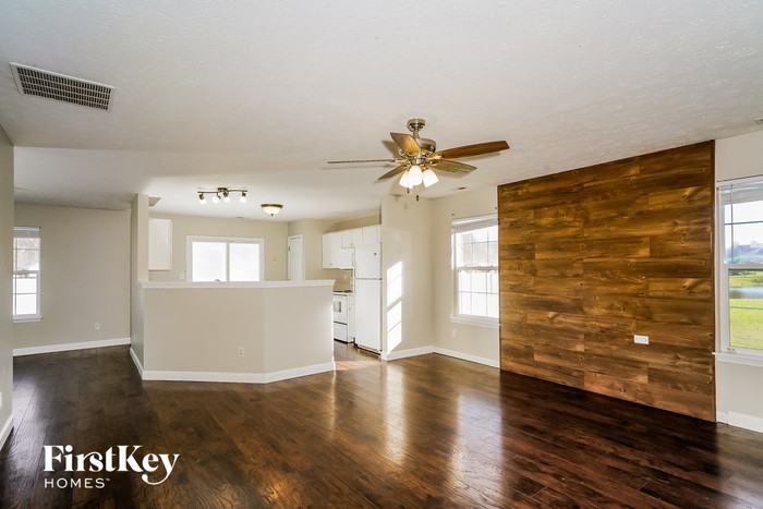 2285 Raymond Park Dr - Photo 3 of 15