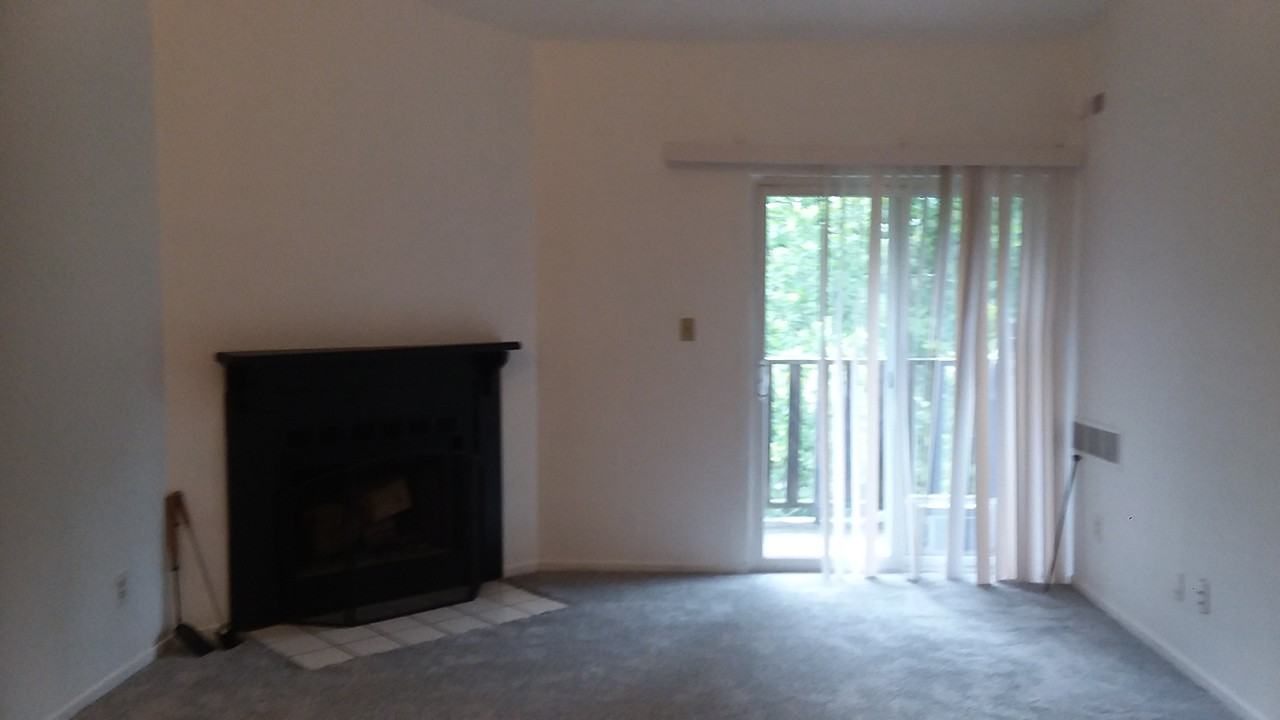 Batavia East Condo - Photo 3 of 3