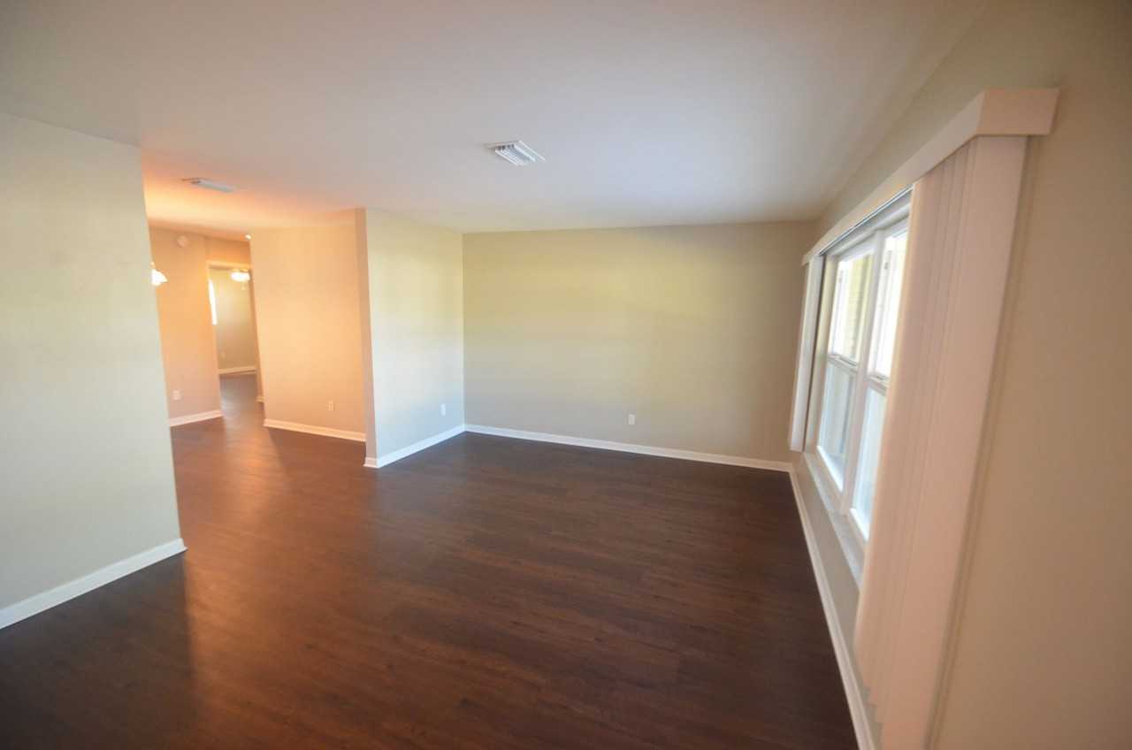 6040 Denver St Ne - Photo 2 of 13