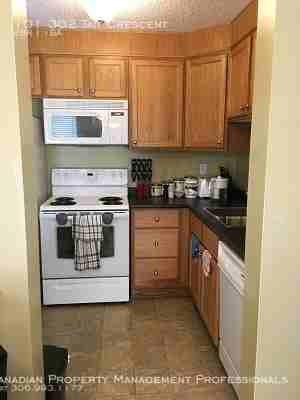 302 Tait Crescent - Photo 2 of 16