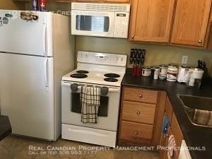 302 Tait Crescent - Photo 3 of 16