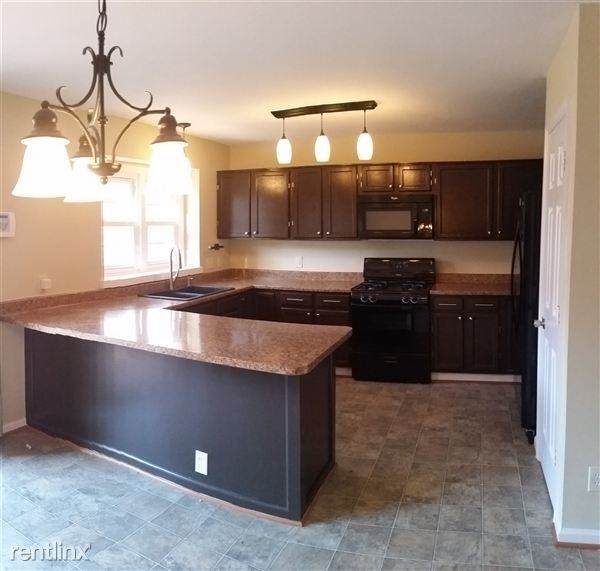 608 Harrogate Rd - Photo 2 of 17