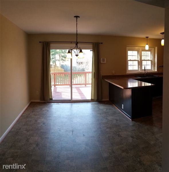 608 Harrogate Rd - Photo 3 of 17