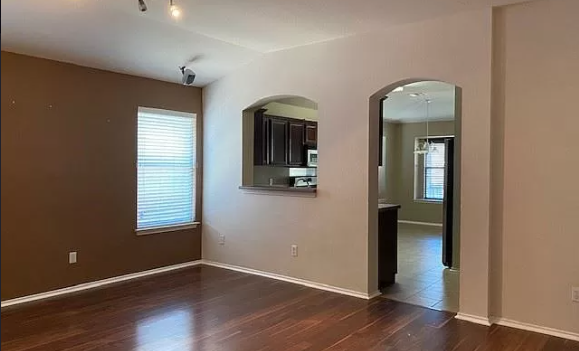 920 Coronation Way - Photo 3 of 14