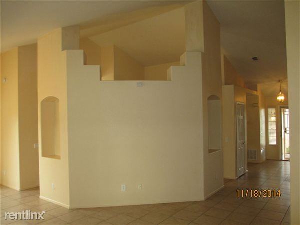 1050 Falcon Ct - Photo 2 of 15