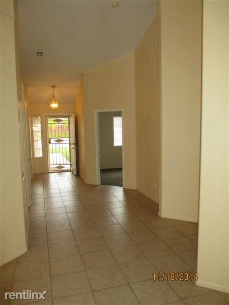 1050 Falcon Ct - Photo 3 of 15