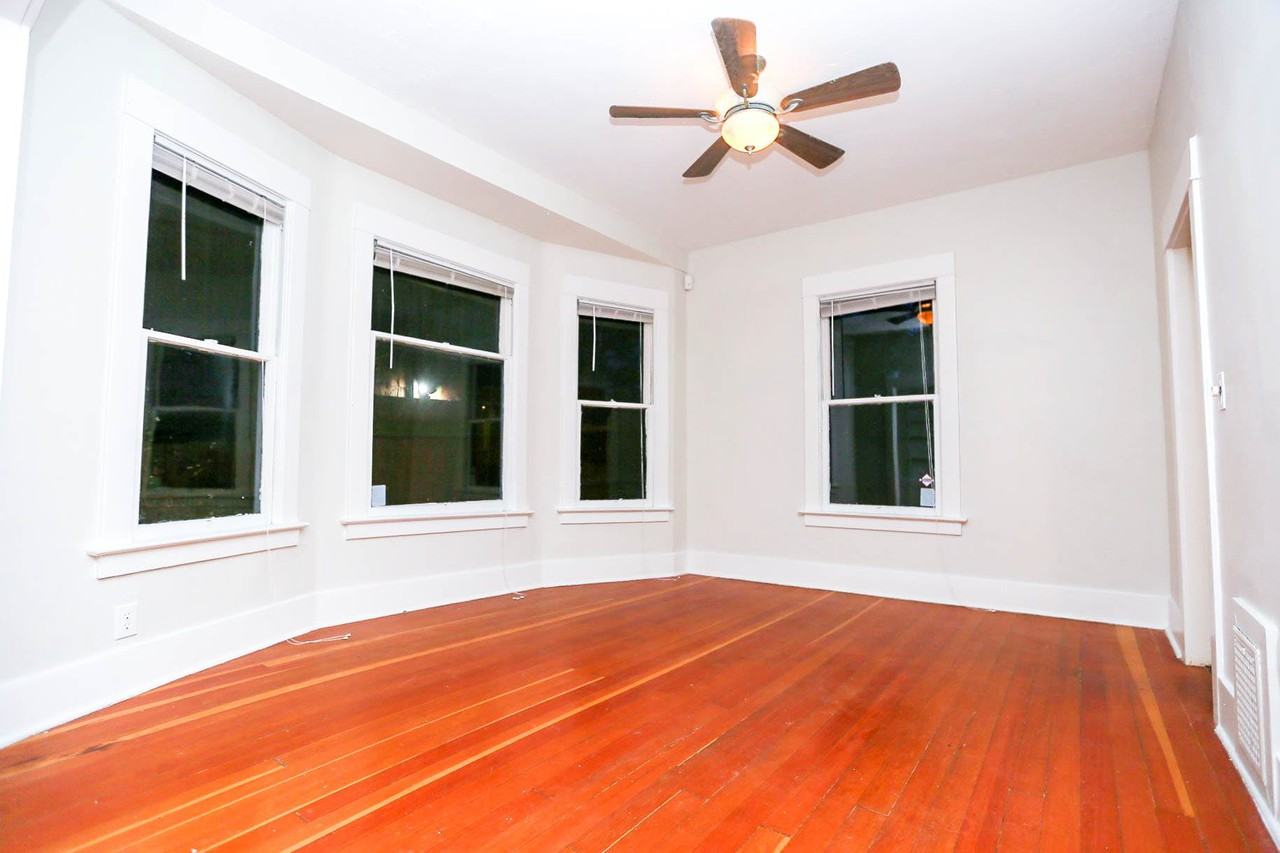 1613 Grand Ave - Photo 3 of 23