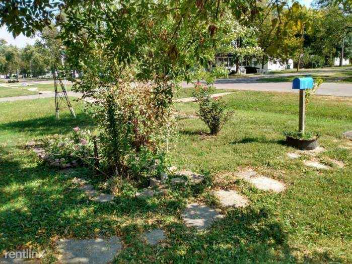 303 S Barr St - Photo 3 of 8