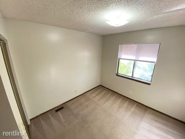 1024 Riverview Dr - Photo 3 of 6